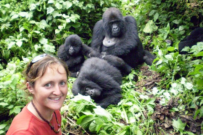3 days Uganda Gorilla safari tour with relaxation on Lake Bunyonyi - The guide can make the long drives easier