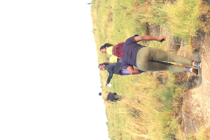 Gorilla trekking - Day 3: the long return and the equator stop