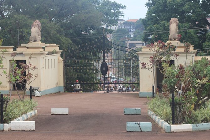 Kampala cultural tours - Crafts, markets, and the chance to buy something useful