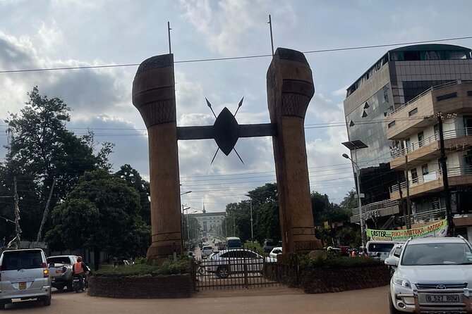 Safe Motorbike Tour in Kampala (Boda Boda Tour) - Owino Market and the famous Kampala rolex